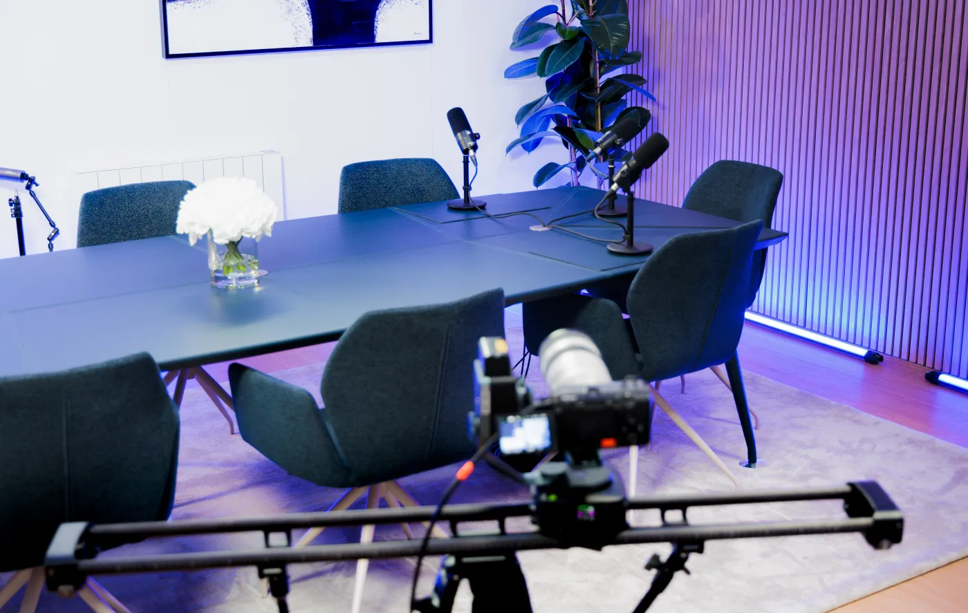 Studio professionnel AS Studio à Bruxelles - Équipements podcast, vidéo et photo premium à Auderghem