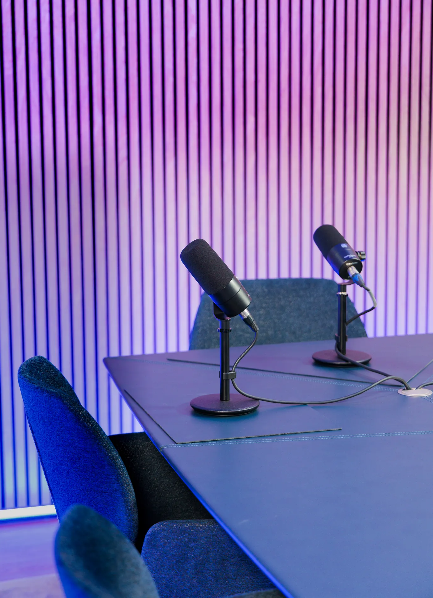 Microphone Shure SM7B professionnel pour enregistrement podcast et voix-off au studio AS Studio Bruxelles